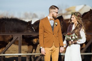 Свадебная фотосессия у лошадиной фермы