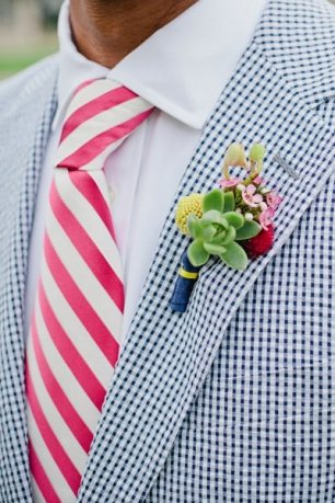 Детали образа жениха: разные принты на галстуке и пиджаке